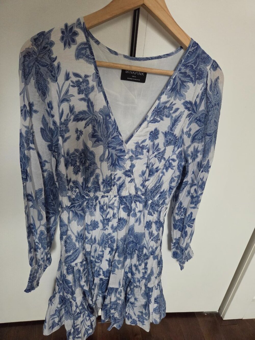 Robe MINKPINK à motifs floraux bleus